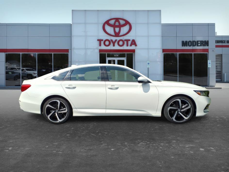 Used 2018 Platinum White Honda Sport 1.5T image 7