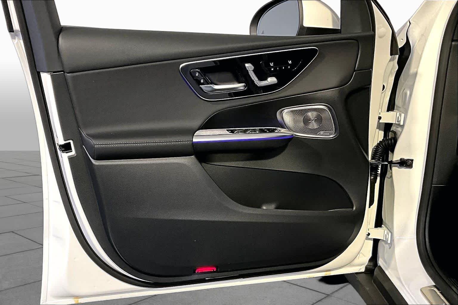 New 2026 Polar White Mercedes-Benz GLC 300 image 11