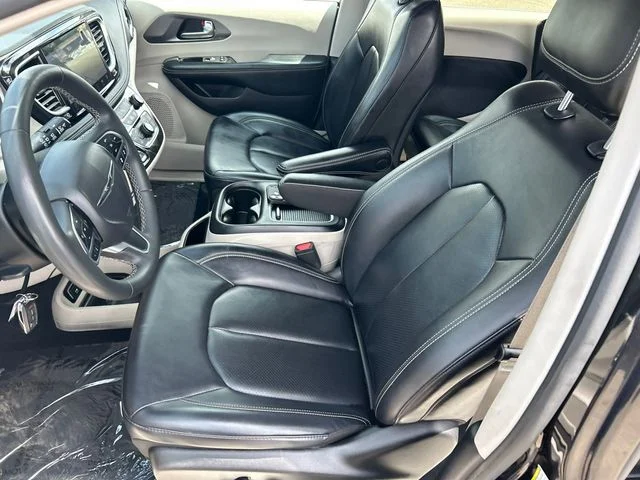 Used 2024 Black Chrysler Select image 7