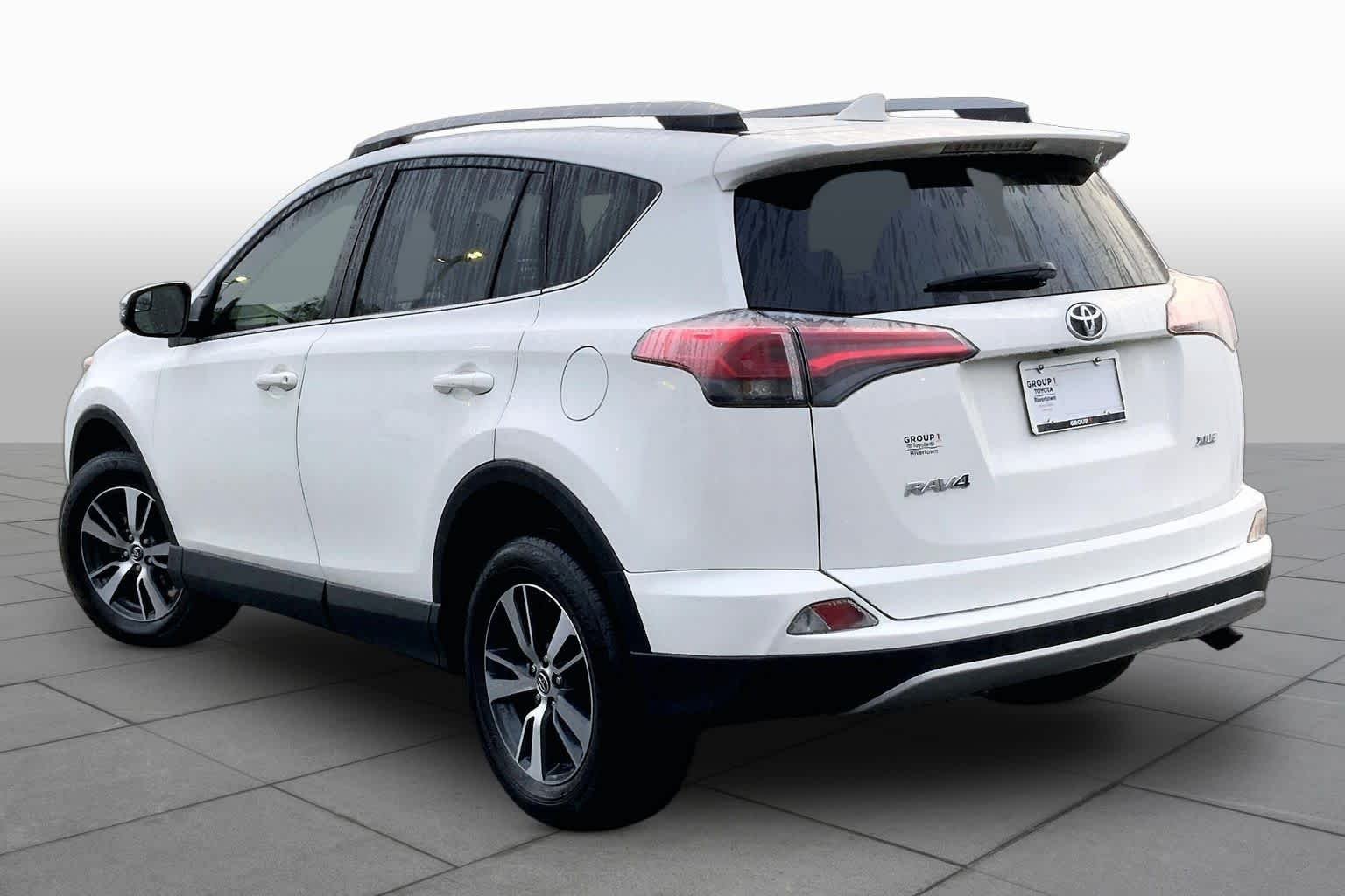 Used 2017 Super White Toyota XLE image 12