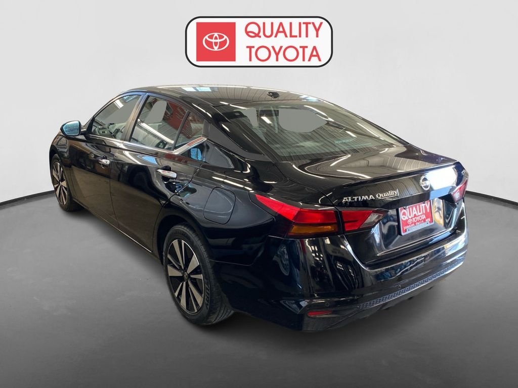 Used 2022 Black Nissan 2.5 SV image 4