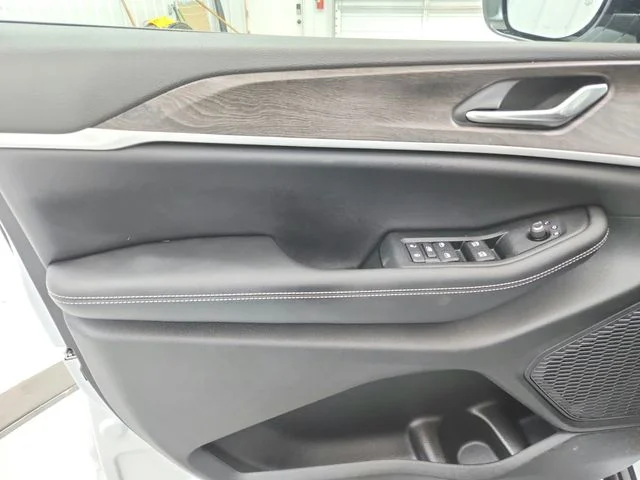 New 2026 White Jeep Altitude image 39
