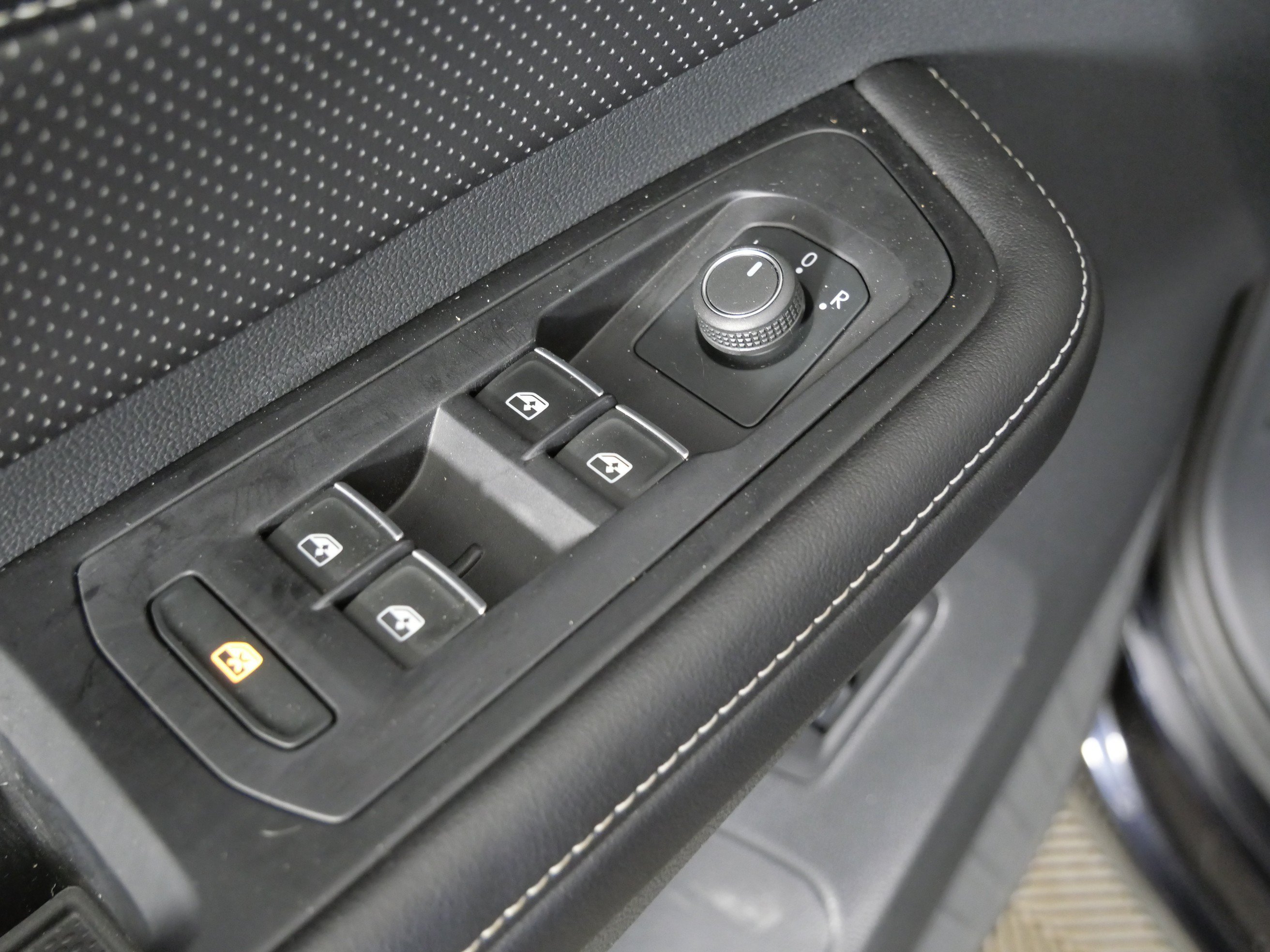 Used 2024 Black Volkswagen 2.0T SEL image 34