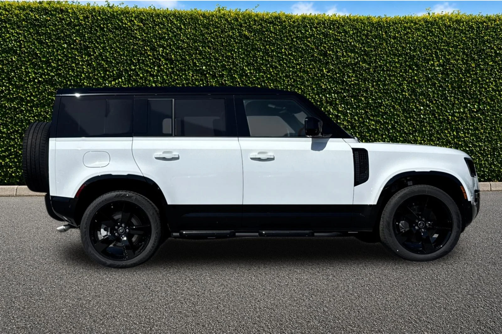 2025 Land Rover Defender X-Dynamic SE - Photo 7