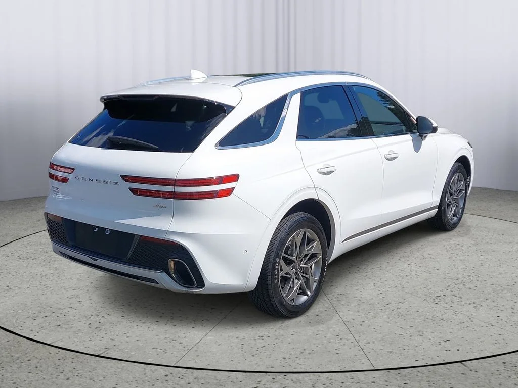 Used 2022 White Genesis 2.5T image 3
