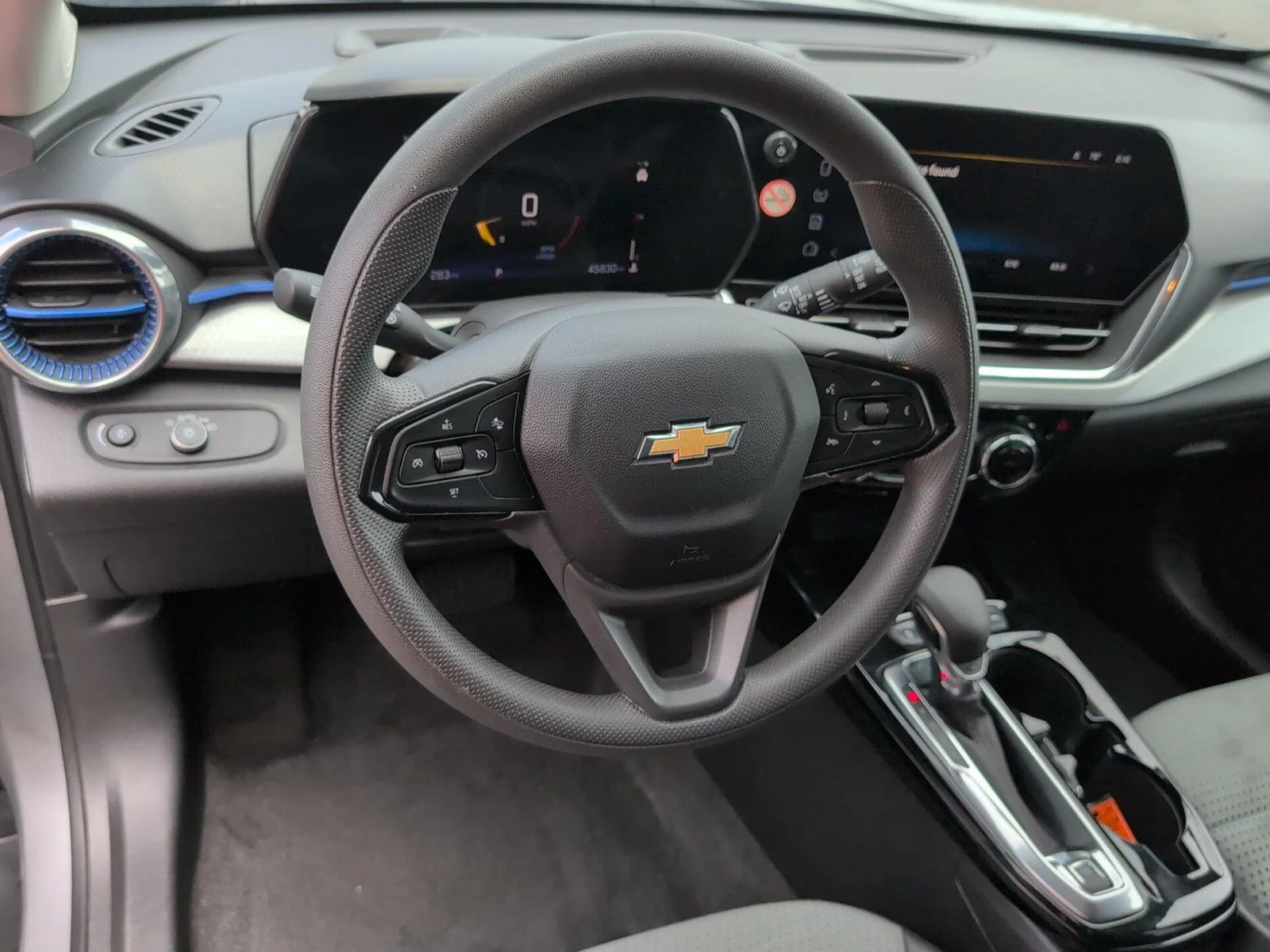 Used 2025 Sterling Gray Metallic Chevrolet LT image 4