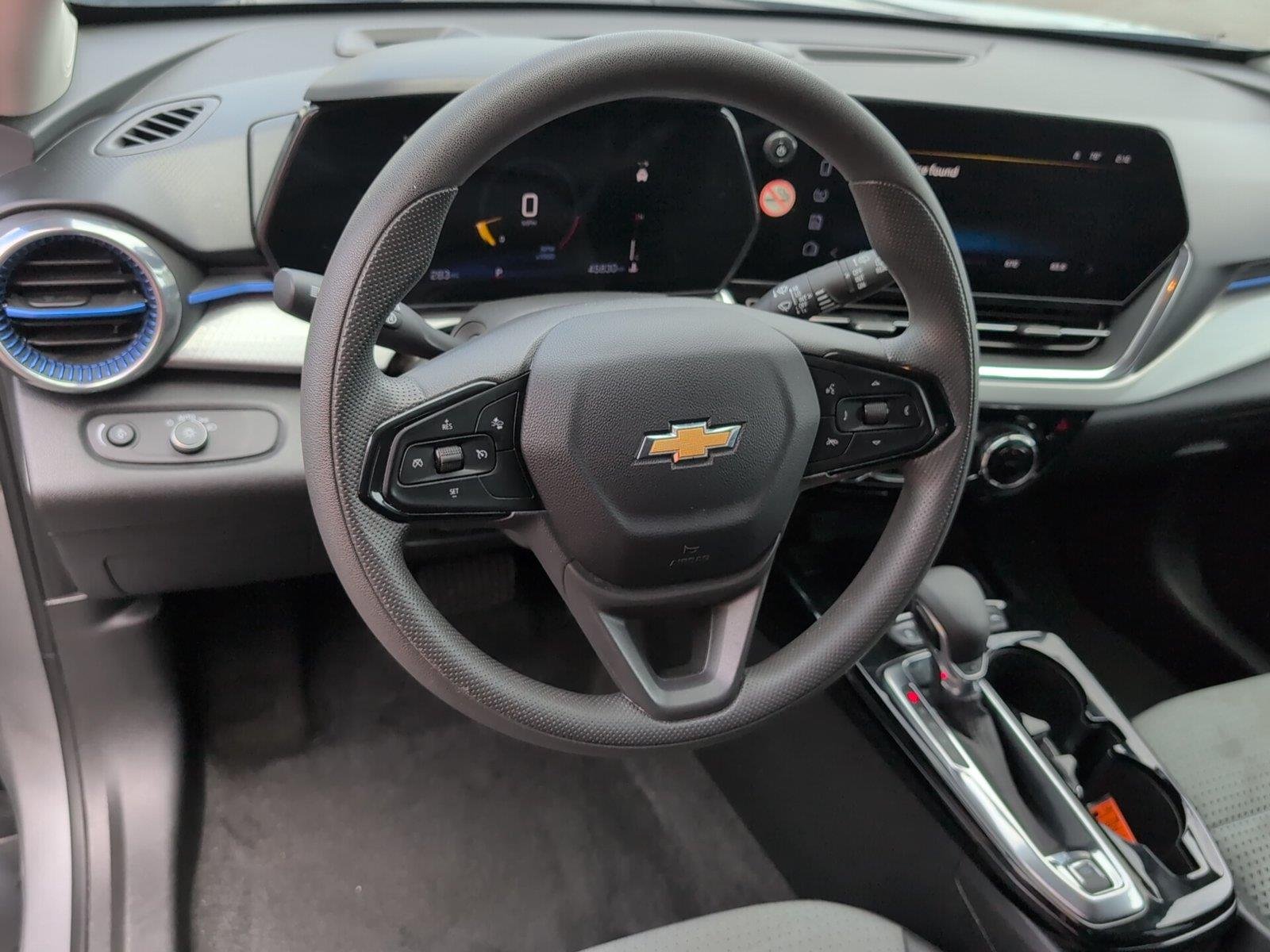 Used 2025 Sterling Gray Metallic Chevrolet LT image 4