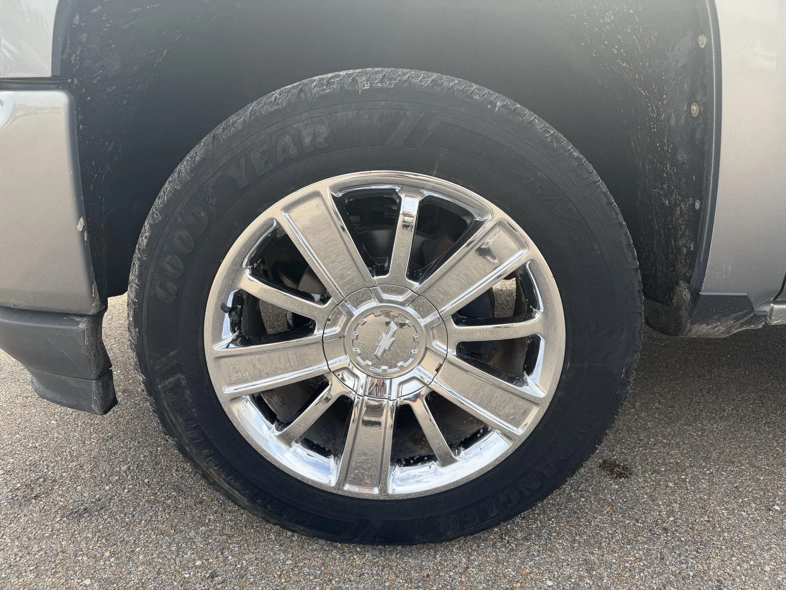 Used 2017 Pepperdust Metallic Chevrolet High Country image 21