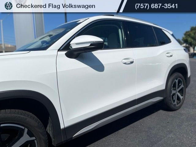 Used 2025 Pure White Volkswagen 2.0T SE image 3