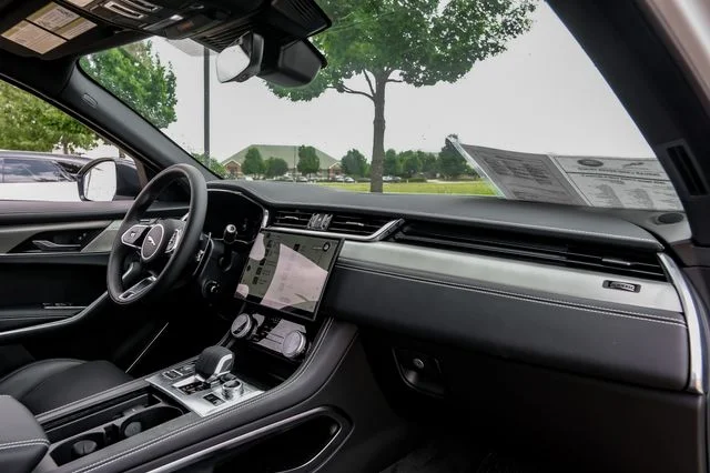 2026 Jaguar F-Pace R-Dynamic S - Photo 16