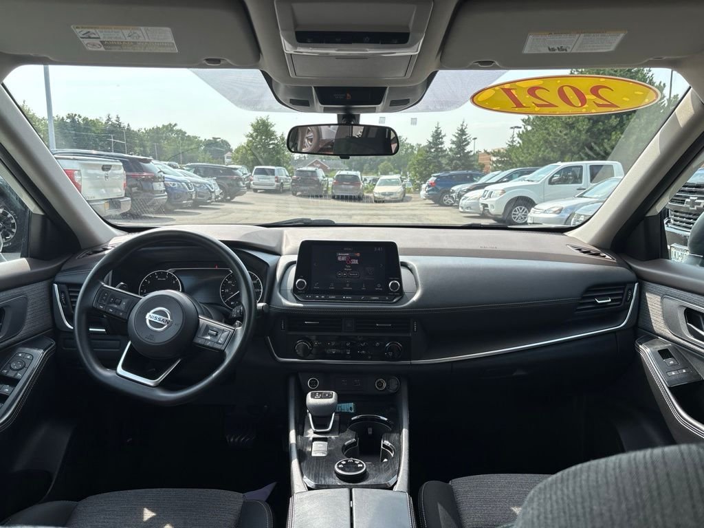 Used 2021 White Nissan S image 14