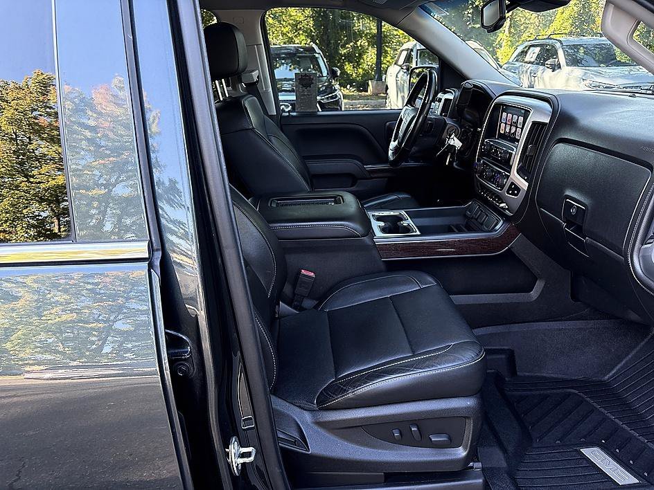 Used 2018 Dark Slate Metallic GMC SLT image 3