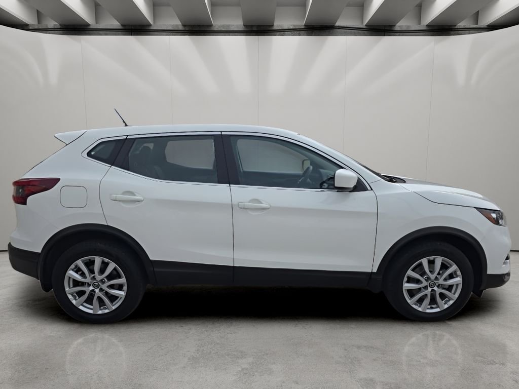 Used 2022 White Nissan SV image 6