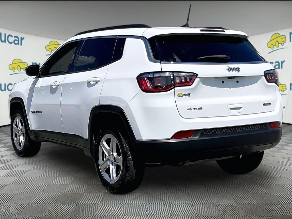 Used 2024 White Jeep Latitude image 4