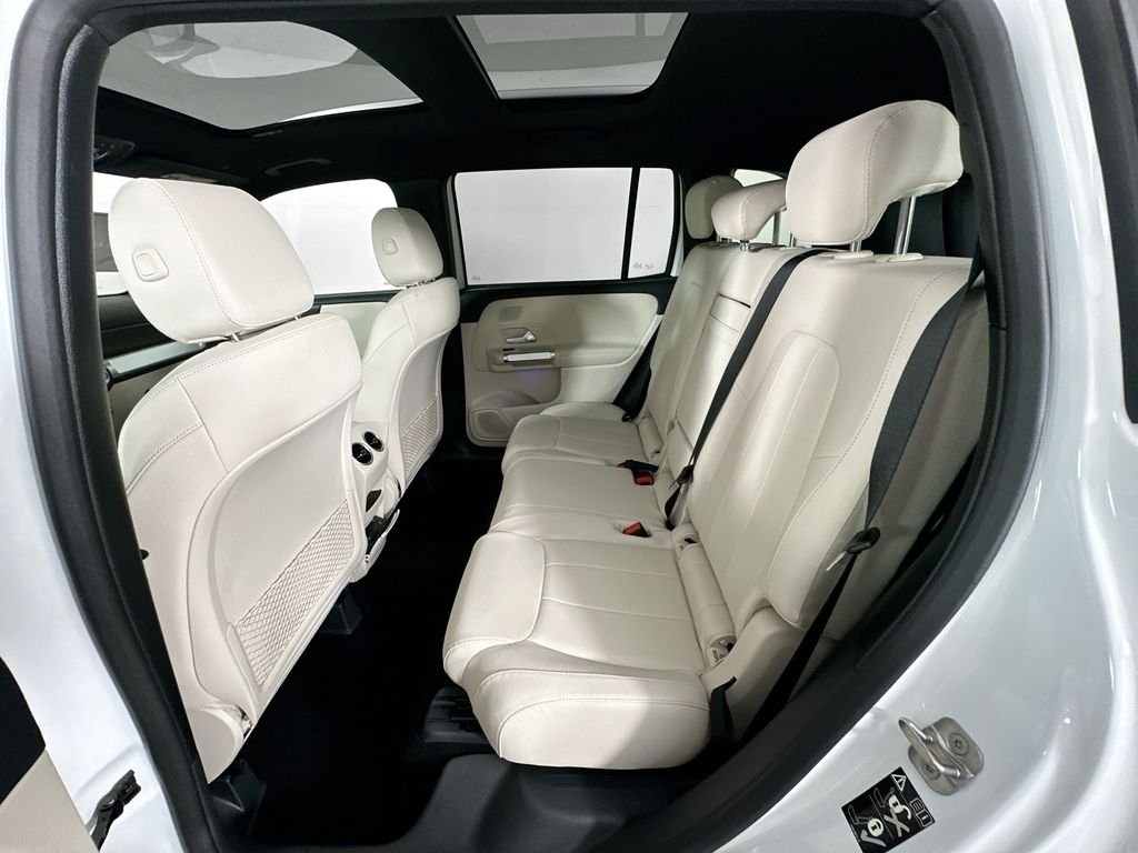 New 2026 Polar White Mercedes-Benz GLB 250 image 24