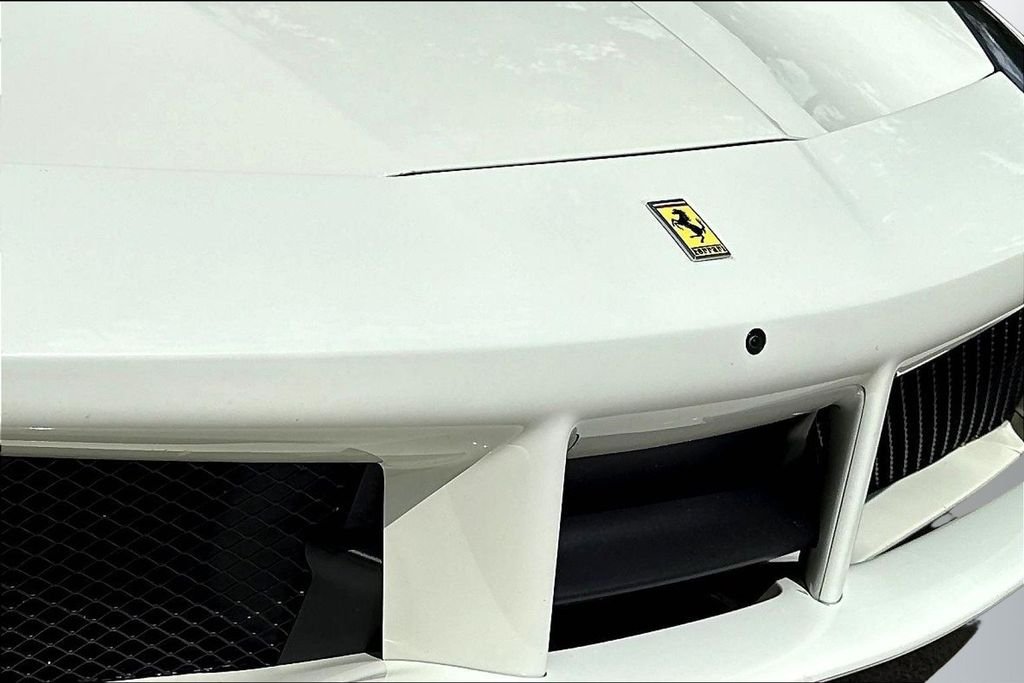 Used 2018  Ferrari  image 27