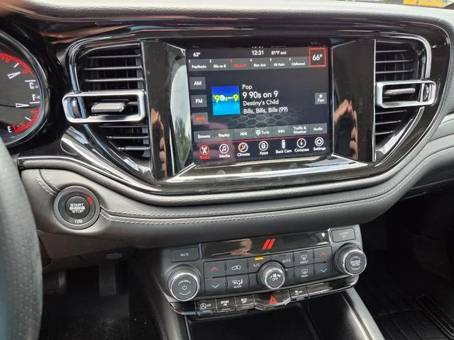 Used 2022 White Dodge SXT image 22