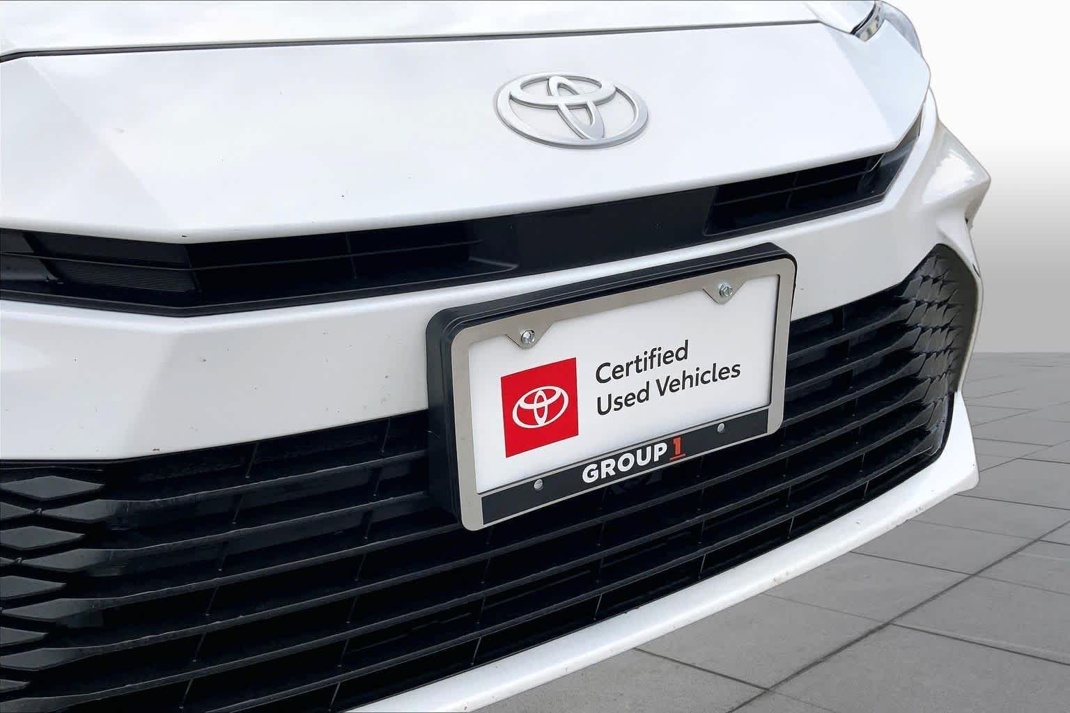 Used 2025 Ice Cap Toyota LE image 29
