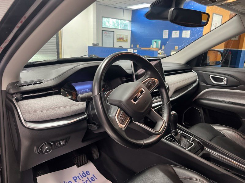 Used 2022 Black Jeep Latitude Lux image 17