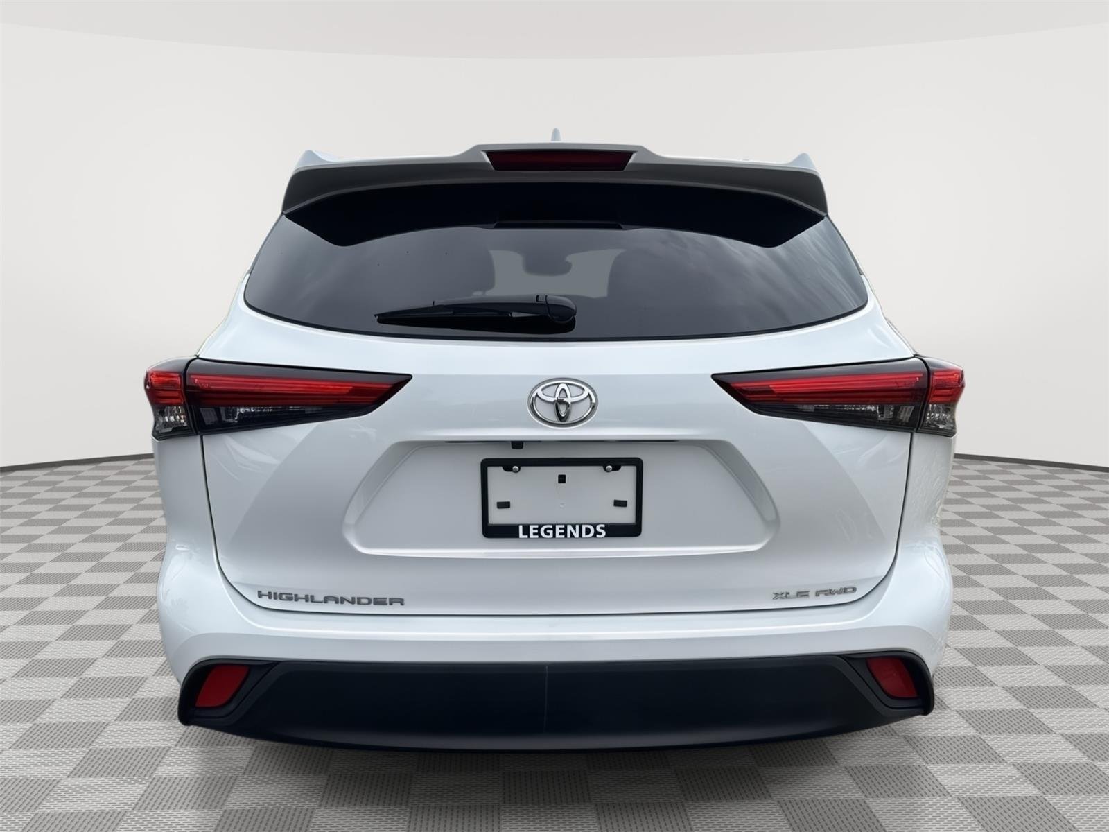 Used 2023 Wind Chill Pearl Toyota XLE image 15
