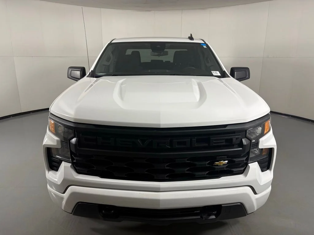 Used 2023 White Chevrolet Custom image 3