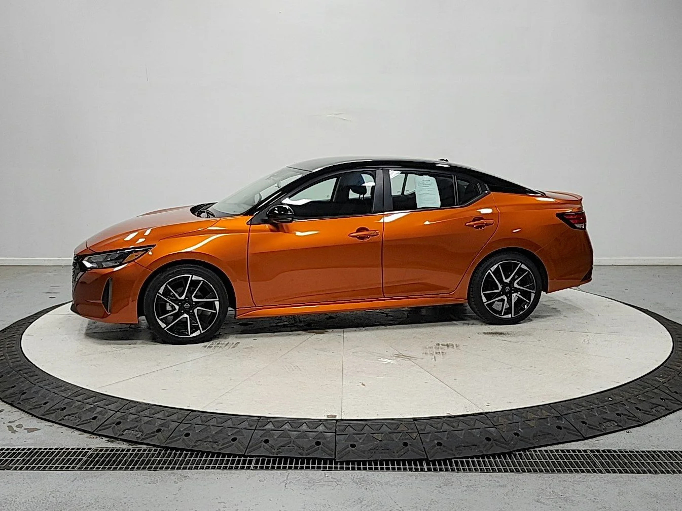 Used 2025 Orange Nissan SR image 5