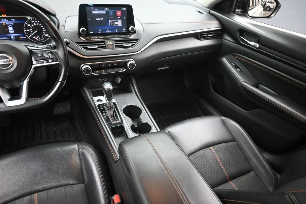 Used 2020 Silver Nissan 2.5 SR image 15