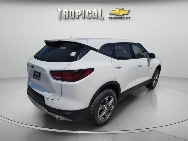 New 2026 Summit White Chevrolet 2LT image 5