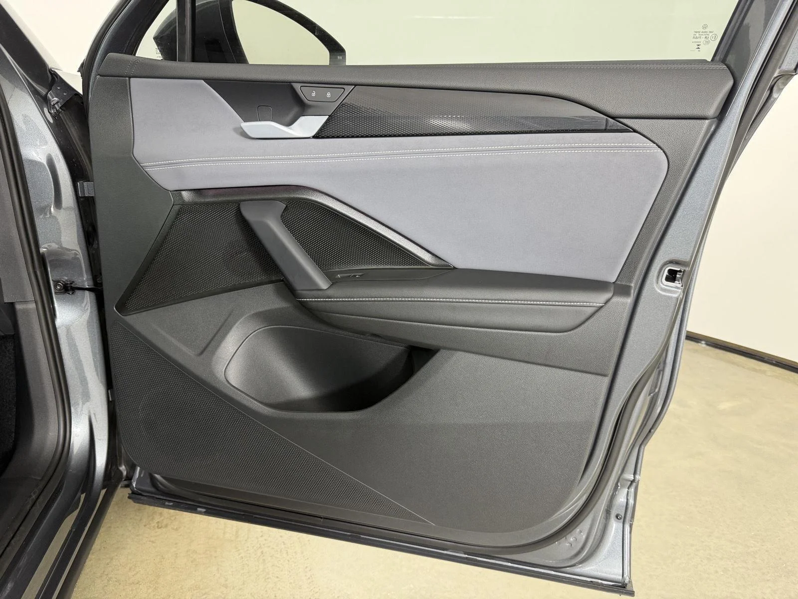 New 2026 Platinum Gray Metallic Volkswagen SE image 15