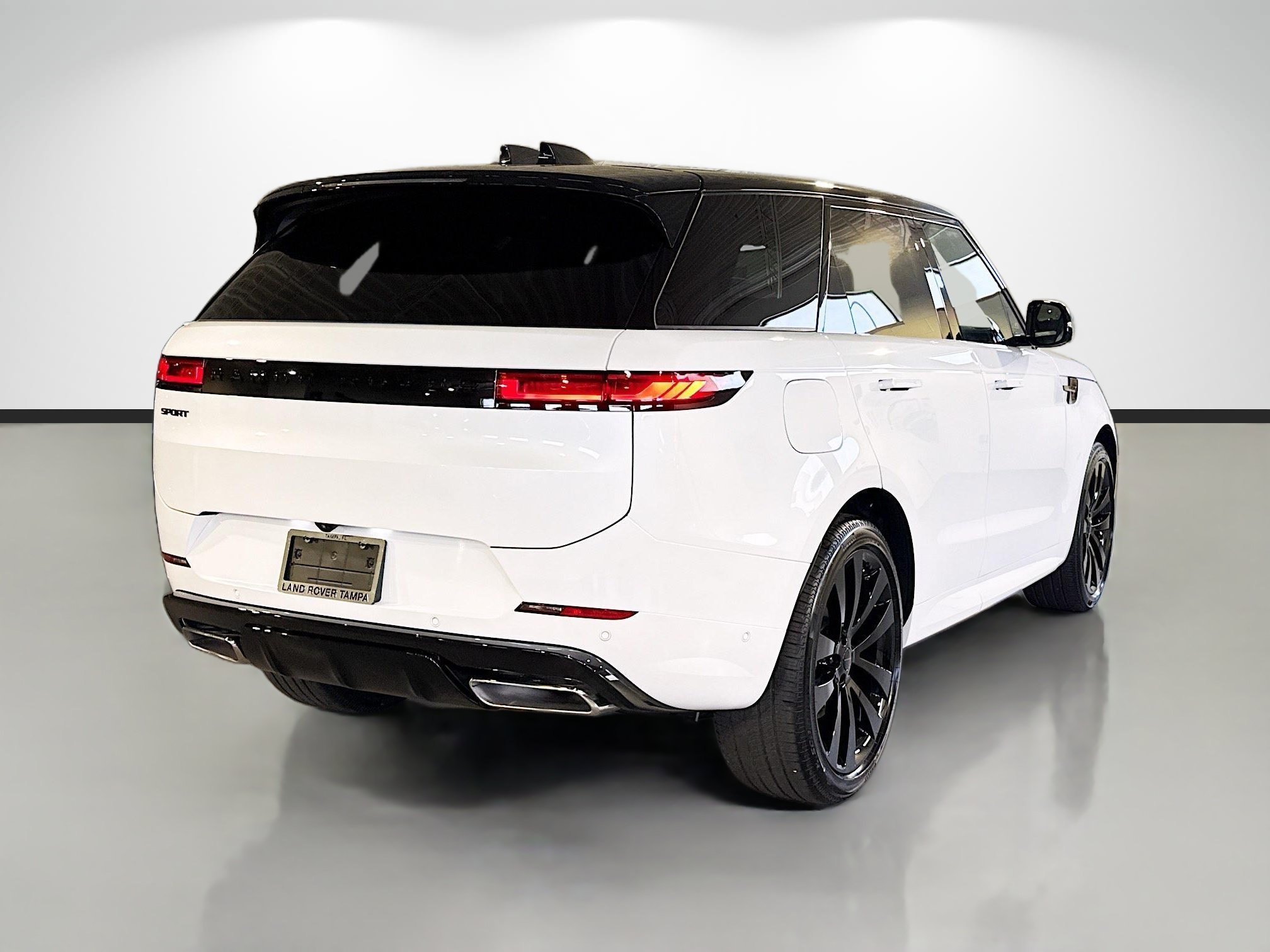 New 2026 Ostuni Pearl White LAND ROVER Dynamic SE image 5