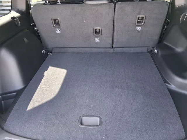 New 2026 Bright White Clear-Coat Exterior Paint Jeep Altitude image 28