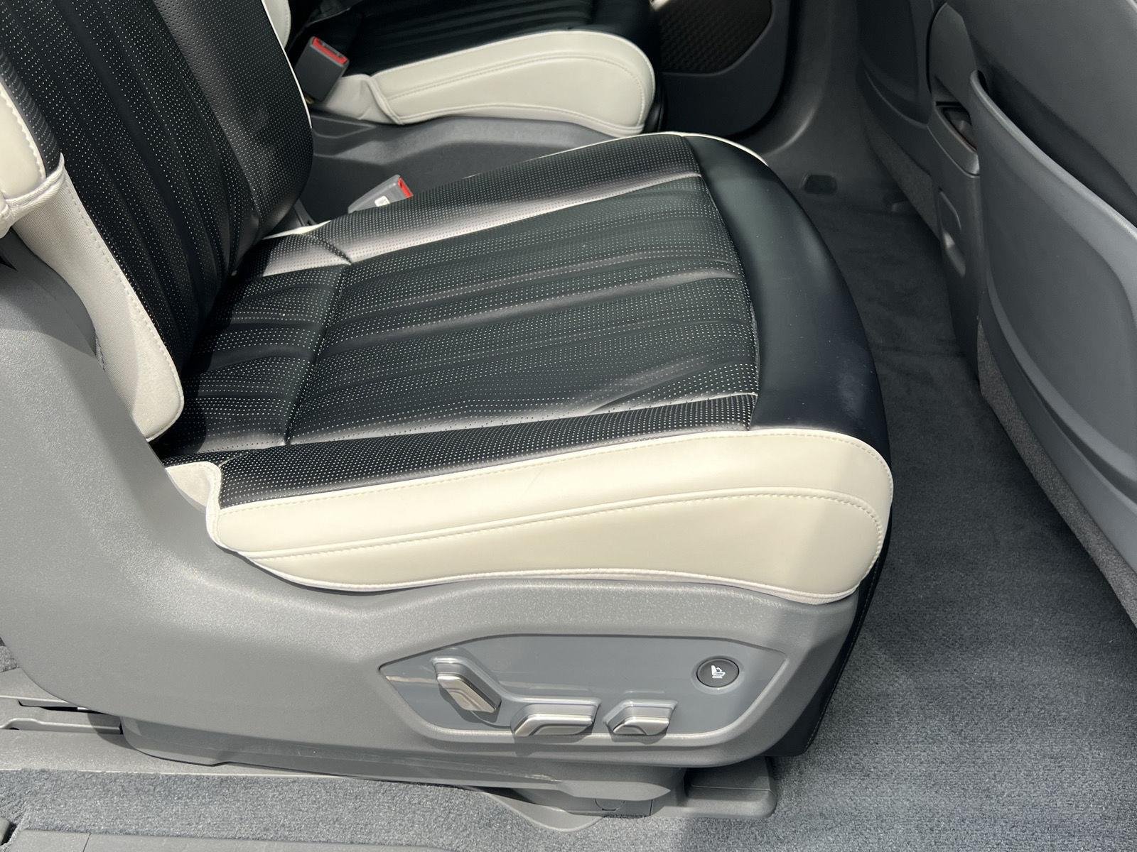 Used 2025 Pebble Gray Kia GT-Line image 27