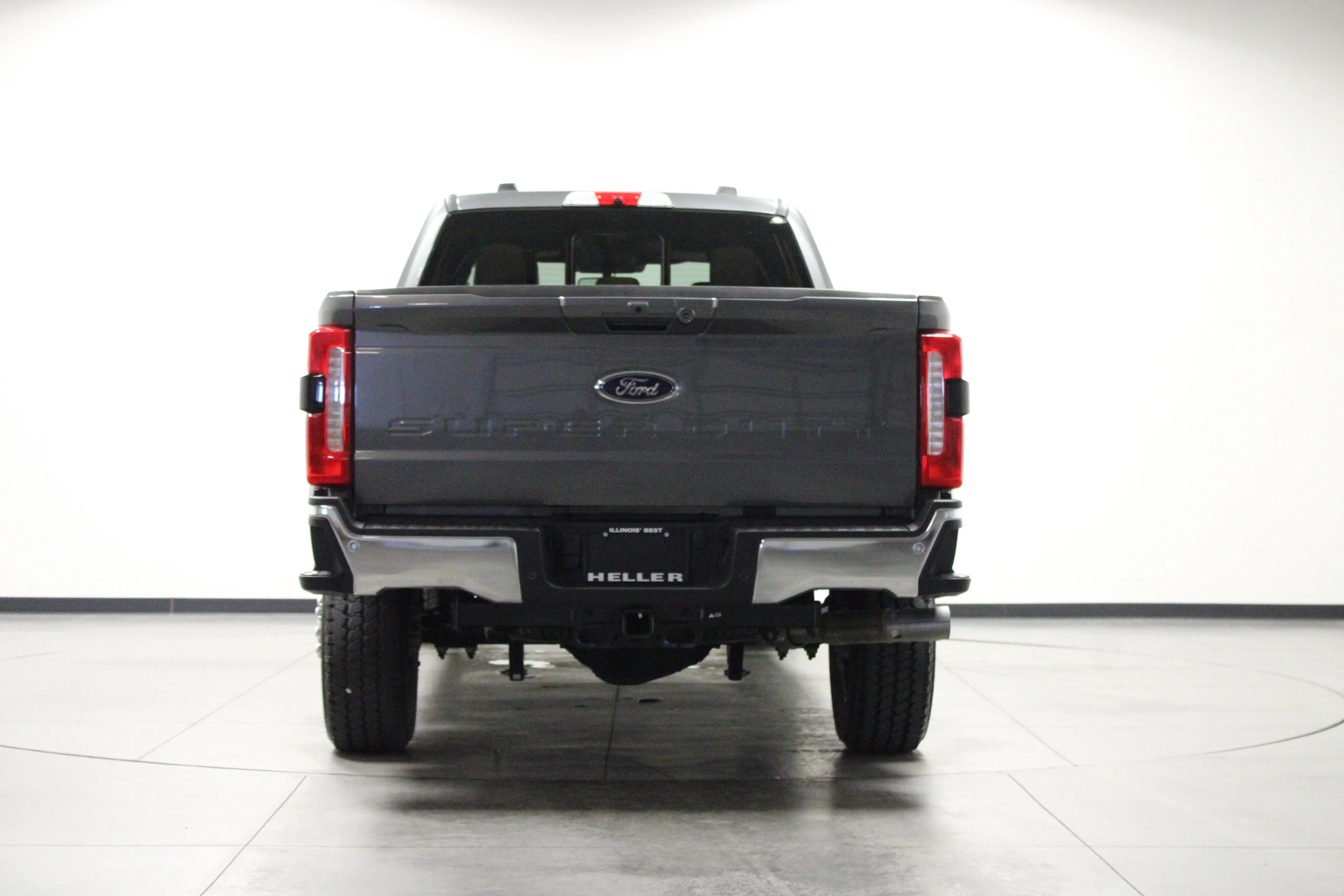 Used 2025 Carbonized Gray Metallic Ford LARIAT image 5