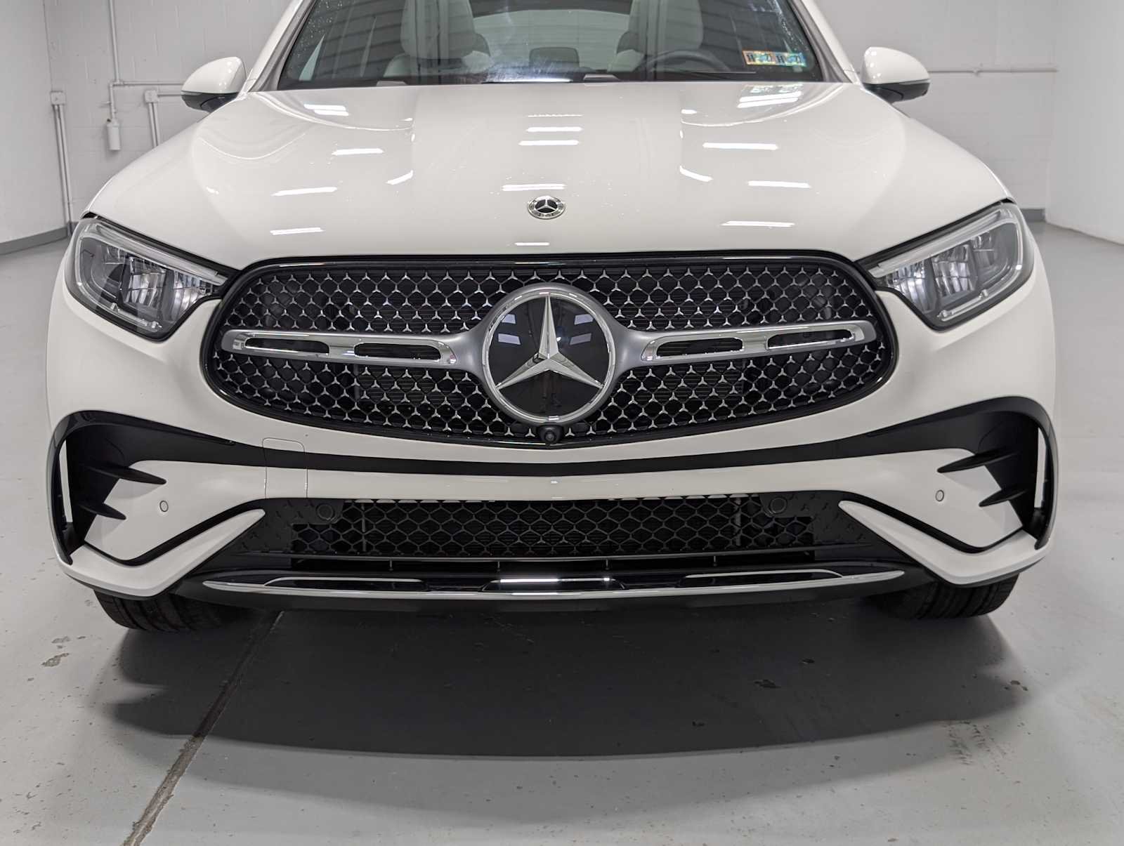 Used 2026 Polar White Mercedes-Benz GLC 300 image 2