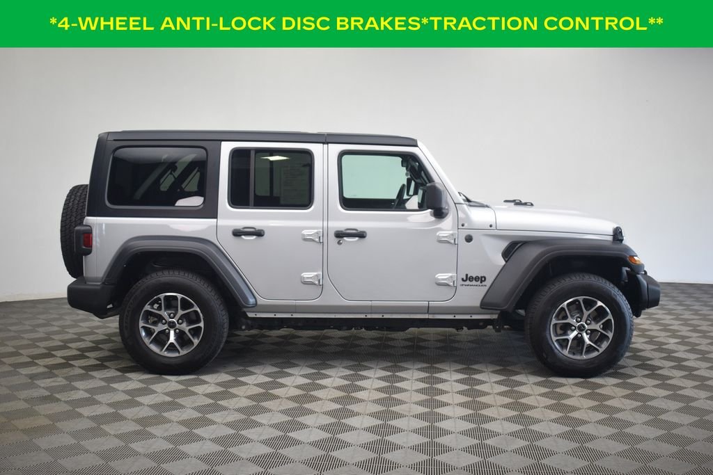Used 2024 Silver Zynith Clearcoat Jeep Sport S image 15
