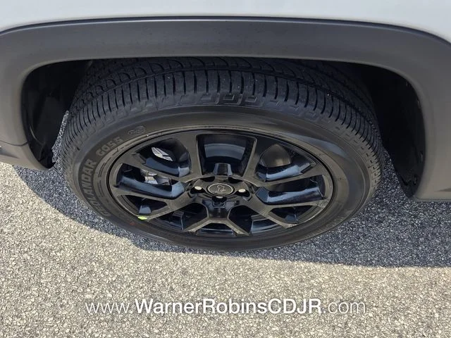 New 2026 Bright White Clearcoat Jeep Latitude image 17