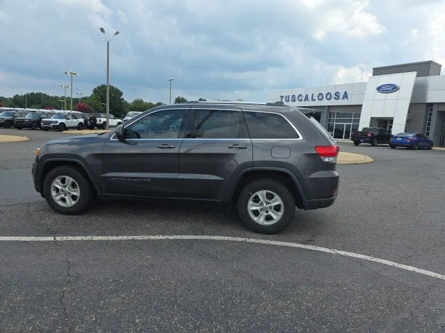 Used 2017 Crystal Metallic Jeep Laredo image 6