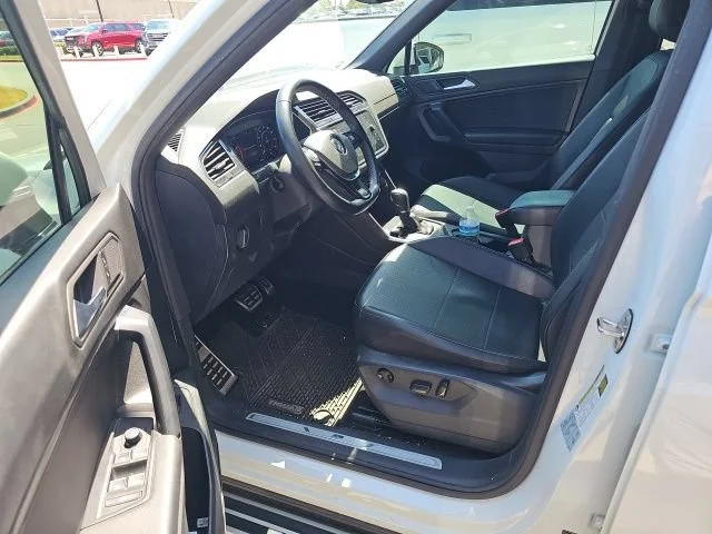 Used 2019 White Volkswagen SE image 6