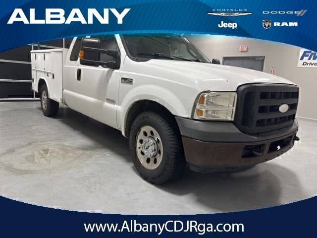 Used 2006 White Ford XL image 1