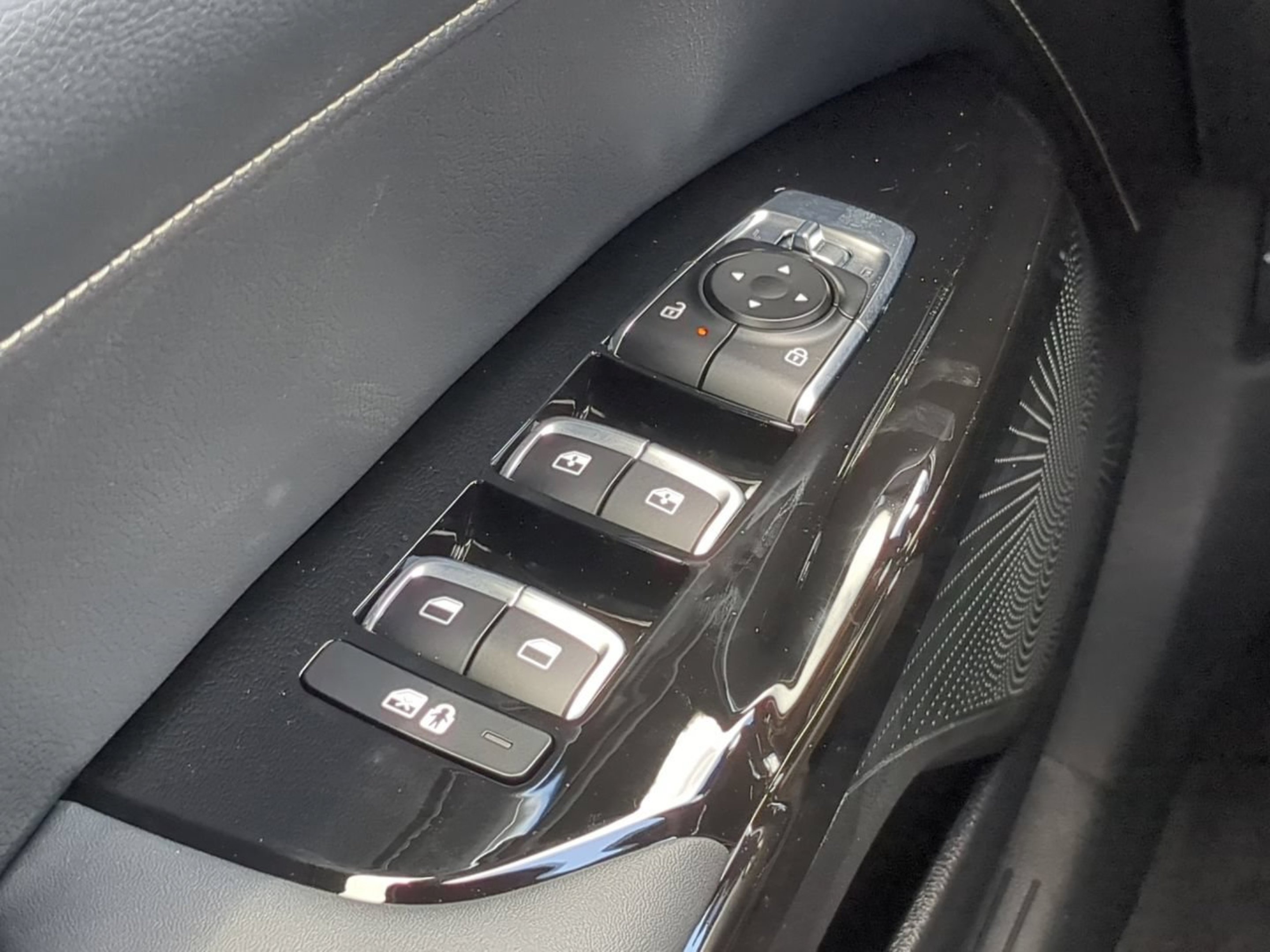 New 2026 Snow White Pearl Kia GT-Line image 37