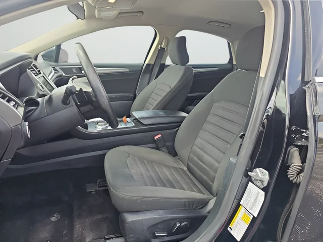 Used 2018 Black Ford SE image 19