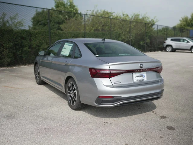 2025 Volkswagen Jetta Sport - Photo 5
