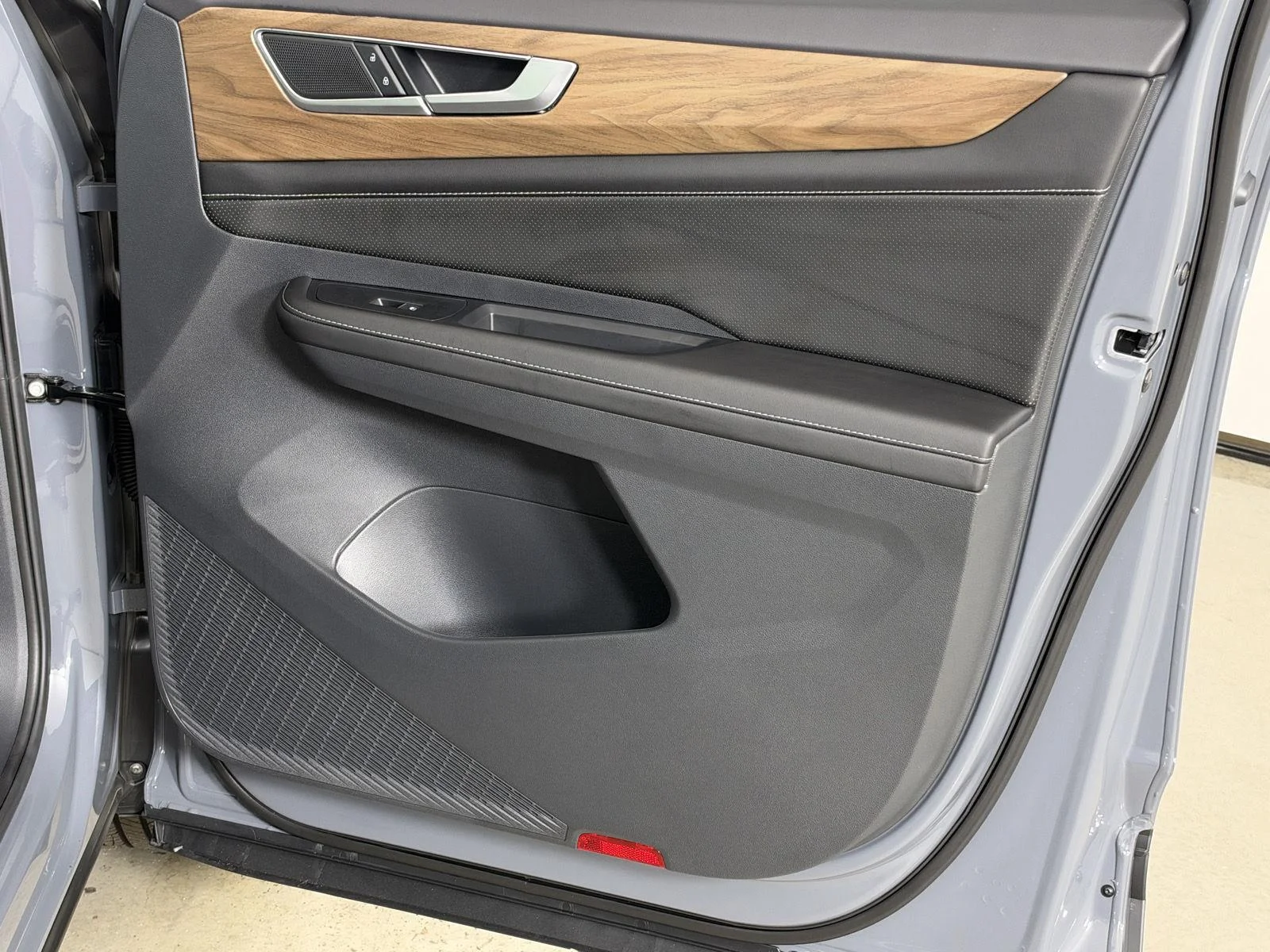 New 2026 Pure Gray Volkswagen 2.0T SE w/Technology image 15
