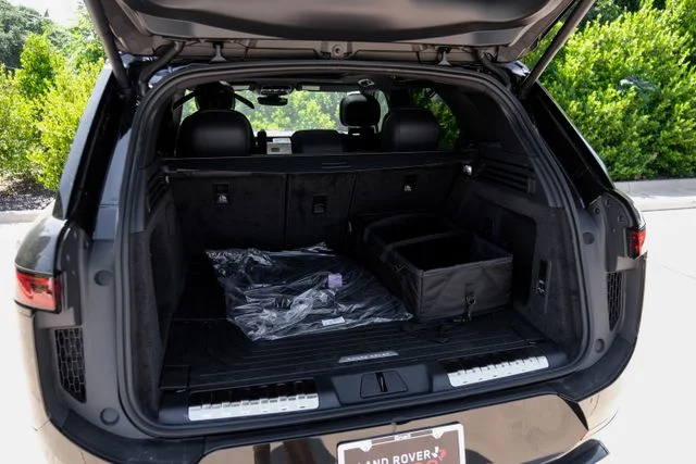 New 2026 Santorini Black Land Rover Dynamic SE image 64