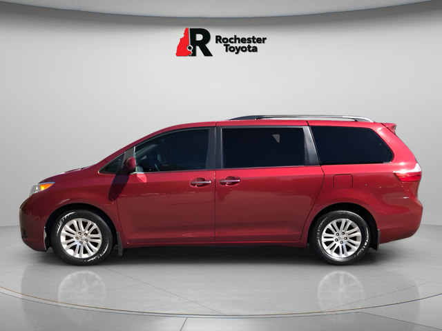 Used 2017 Red Toyota XLE image 4
