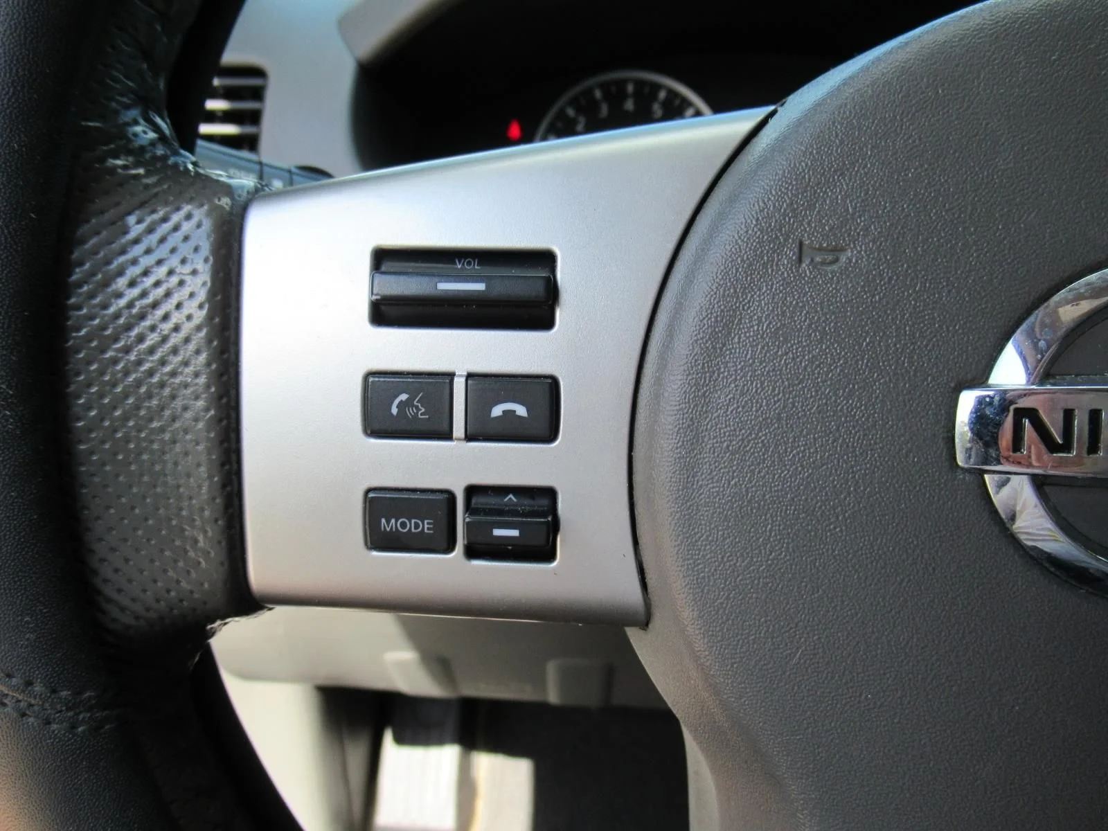 Used 2013 Blue Nissan SL image 23