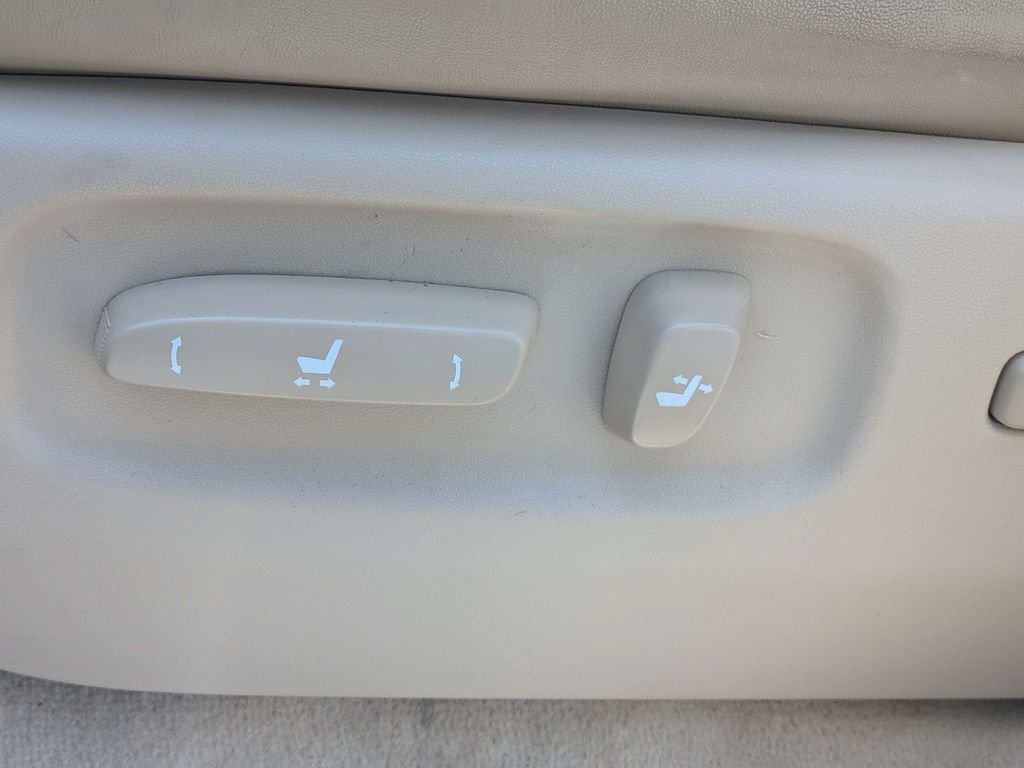 Used 2009 Black Lexus 570 image 20