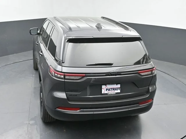 New 2026 Baltic Gray Metallic Clear-Coat Exterior Paint Jeep Altitude image 33