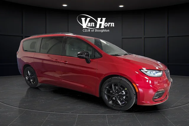 2026 Chrysler Pacifica Limited's photo