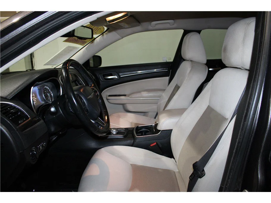 Used 2019 Granite Crystal Metallic Clearcoat Chrysler Touring image 10